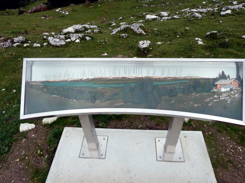 La Barillette : Table d'orientation "de l'Eiger à l'Oisans" en fer forgée assez sympa