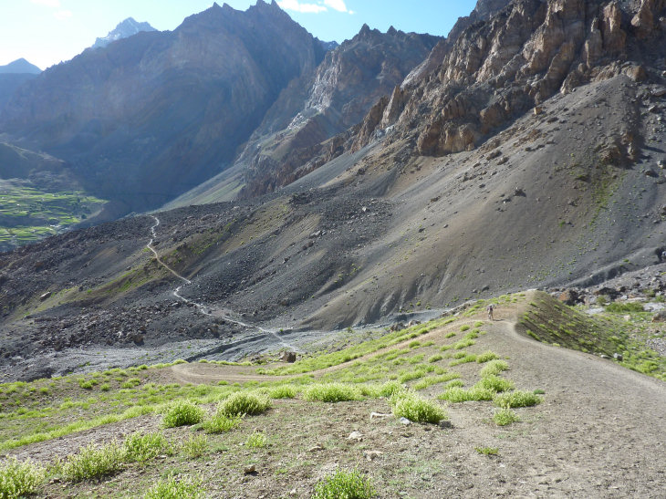 Lingshed (Ladakh) : beau sentier pour descendre sur Lingshed