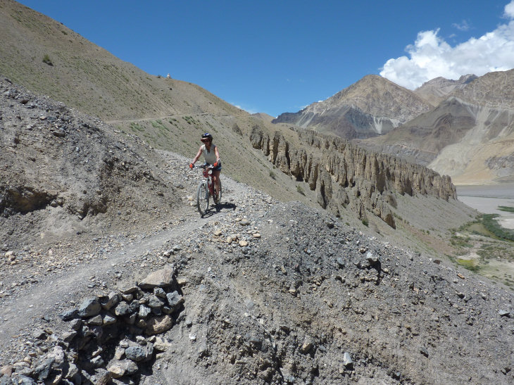 zanskar : beau sentier au dessus du Zanskar pour descendre sur Pigmo