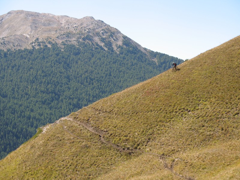 Geux en freeride : arrière plan Mont Orel