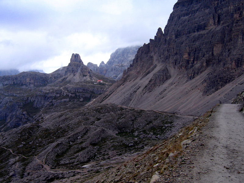 Refugio Locatelli : Seule la Via 101 jusqu'au Refuge est autorisée pour le VTT. Tout le reste est dans le Parc Naturel des Dolomites.