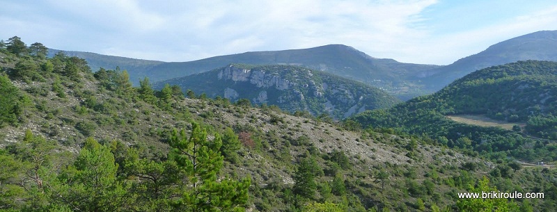 Ventoux : Le draillou du col de Fontaube et les Baronnies en arrière plan