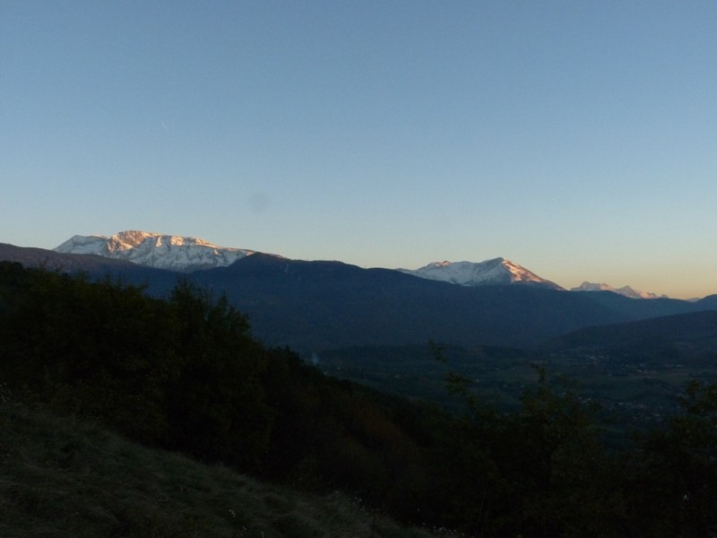 Dernière lumière : sur le Taillefer, l'Alpes du Grand Serre et l'Obiou.
