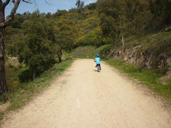 Piste de montée : Sur les passages les plus roulants, je peux même le libérer de l'élastique.