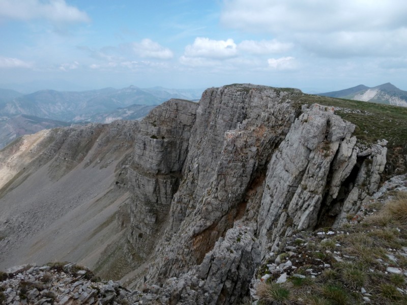 Les Monges : et ses falaises sauvages