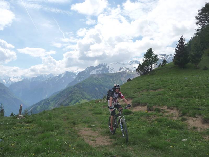 Col St-Jean : Fin de la montée avec vue sur les 2 Alpes