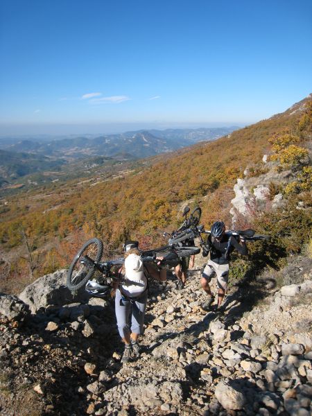 Portage : Court mais raide le portage pour accéder au col de Font Combran