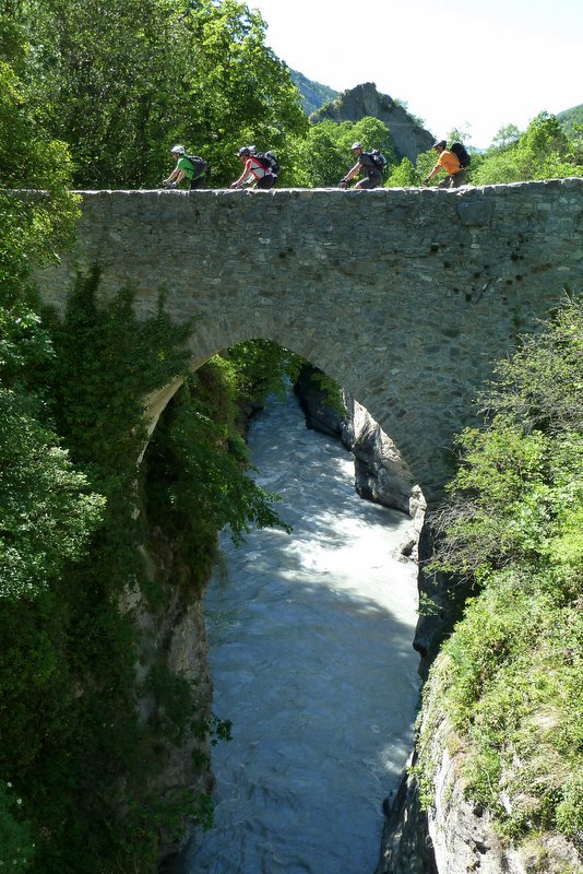 J3: pont romain : déjà la fin de cette descente majeure qui ne laissera personne indifférente c'est sûr!