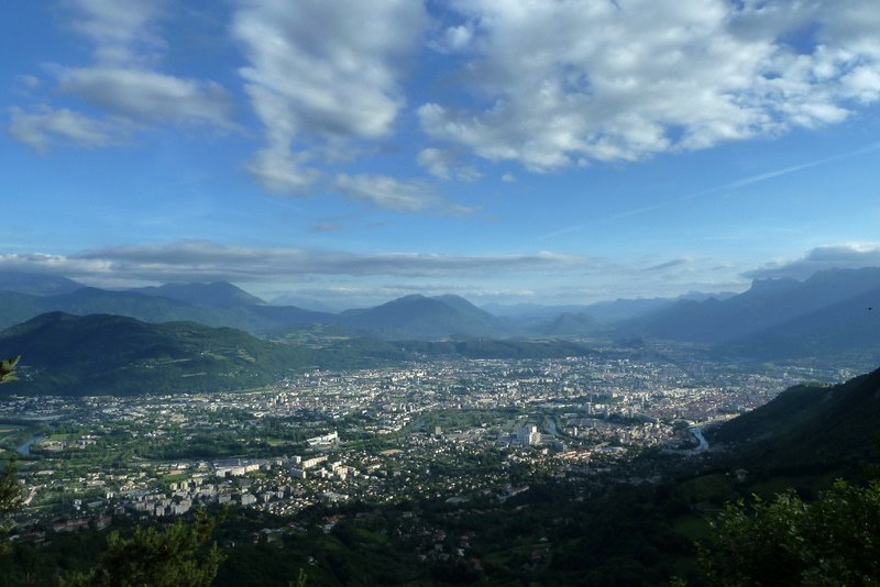 Grenoble : Grenoble from Bois du Mollard sidewalk