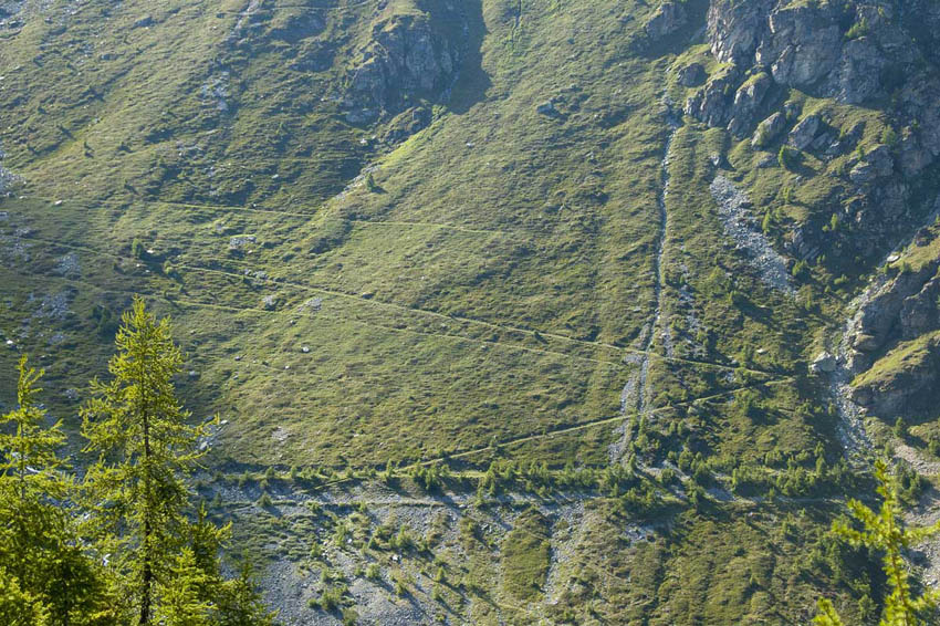 #14 mattertal : Les lacets du sentier descendant de l mattertal : Les lacets du sentier descendant de l'Augstbordpass