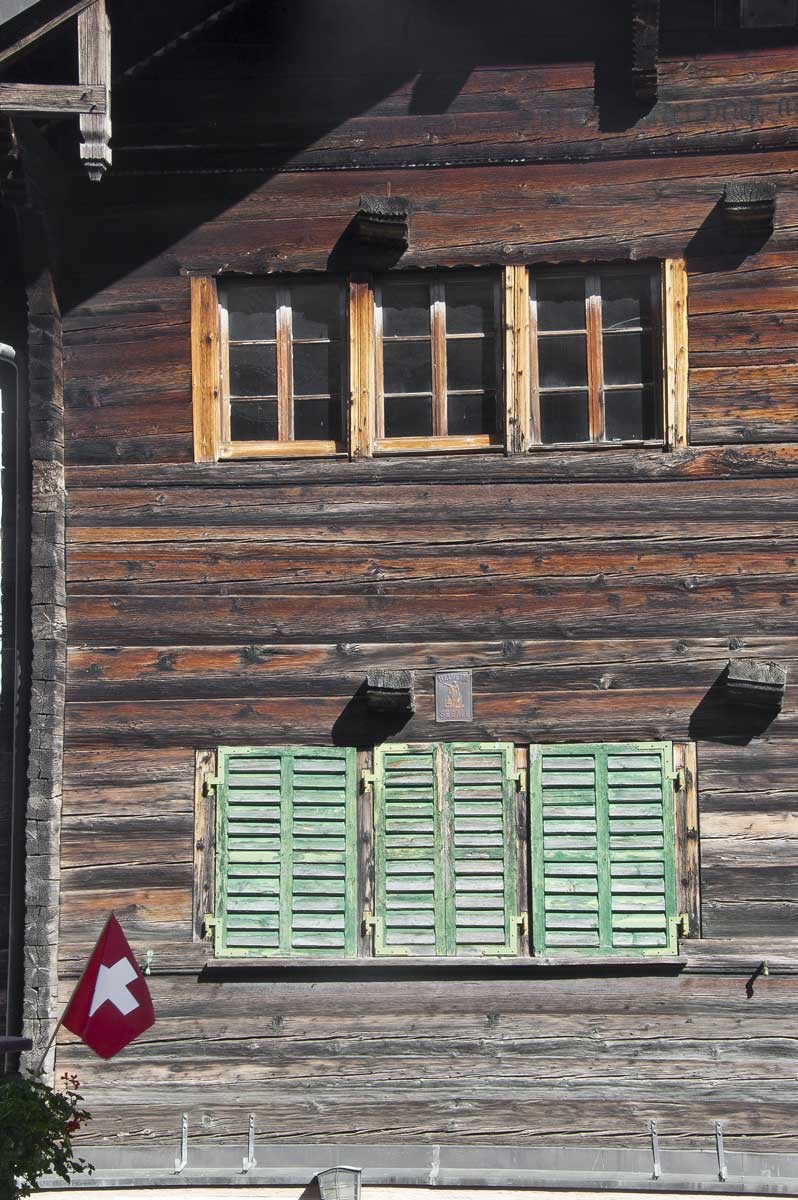 #5 Ergisch : facde de maison. Ergisch Ergisch : facde de maison. Ergisch