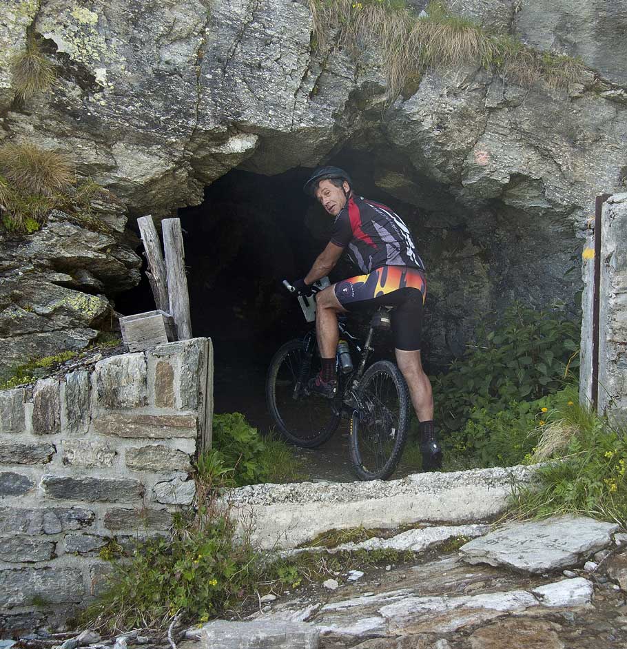#11 Bisse d Bisse d'Augstbord : Entrée dans le tunnel de 120 m