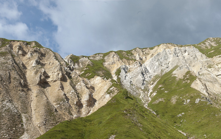 #6 Vallon des Encombres : Reliefs ruiniformes en bordure de la piste, vallon de varlossière Vallon des Encombres : Reliefs ruiniformes en bordure de la piste, vallon de varlossière