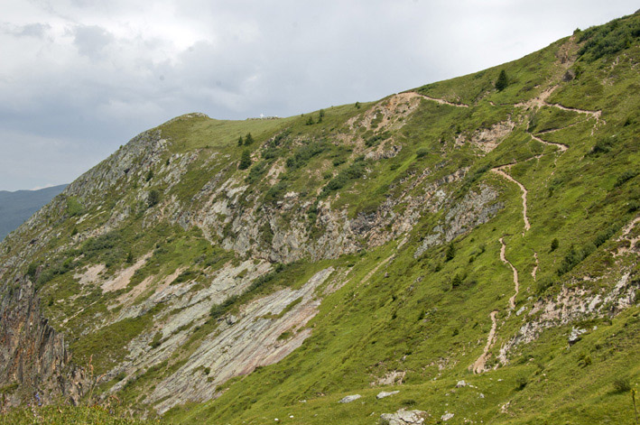 #21 Sentier des Biolleys : Le sentier (pancarte passage dangereux)descendant du Cochet, raide raide !! Sentier des Biolleys : Le sentier (pancarte passage dangereux)descendant du Cochet, raide raide !!