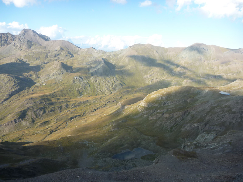 Vue du sommet vers le nord : La belle vallée où se déroule la descente du Passo Invergneux... pour une prochaine visite ?