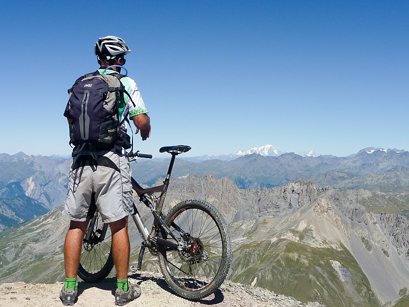 Col de la Clapière : Stop pour le vélo et vue sur le Mt Blanc