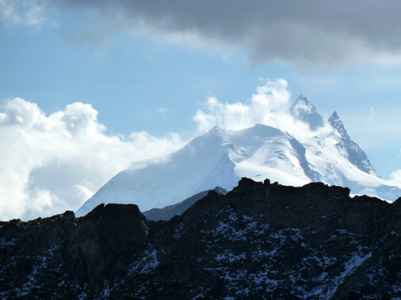 Weisshorn : Weisshorn dans les nuages