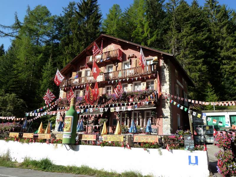 Sanetsch : Sur la route du Sanetsch. Tout est dans la sobriété...