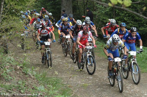 Peloton peu après le départ : Comme si c'était un XC, je pars à bloc !!
