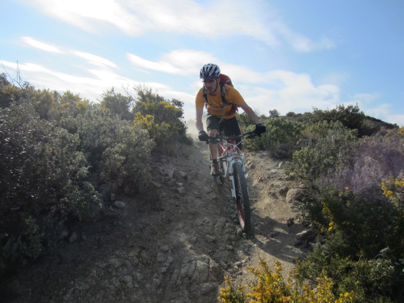 Sentier : Fuyant et parfois cassant
