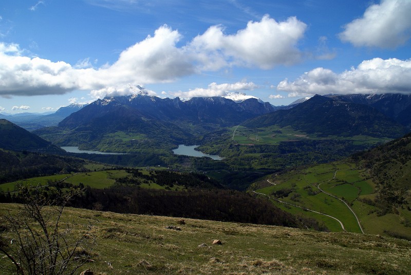 Arrivée au Haut Col : vue panoramique sur le Dévoluy.