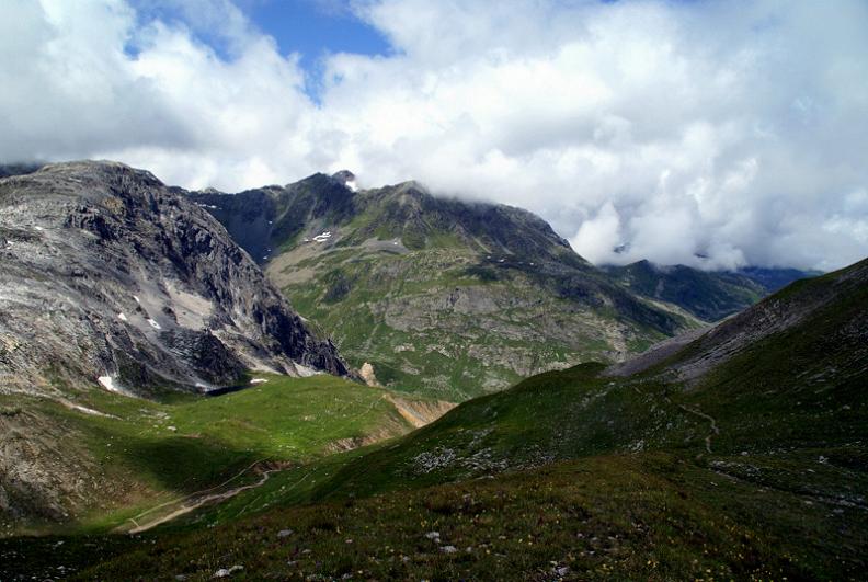 Col de Chanrouge : vue sur la montée (portage obligatoire bicoze PNV) du versant ouest