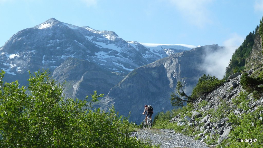 piste de la Montagne : Santa face aux glaciers de la Vanoise