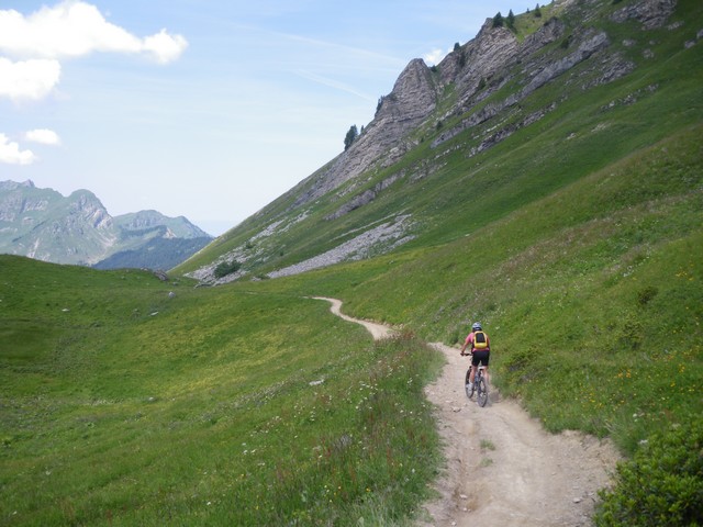 #4 Sur le GR5 : Avant la remontée sur la crête de Rochasson Sur le GR5 : Avant la remontée sur la crête de Rochasson