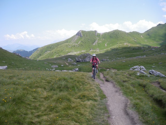#3 Arrivée au col de Chésery : avant de redescendre versant Lindarets. Arrivée au col de Chésery : avant de redescendre versant Lindarets.