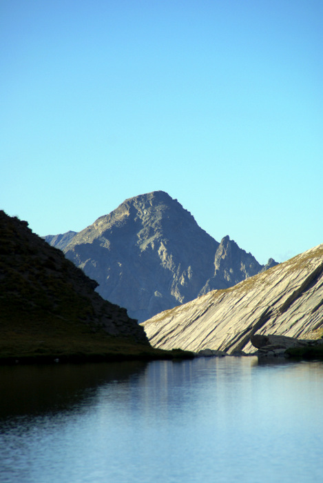 La Tête du Pelvas : à travers le déversoir du lac Foréant