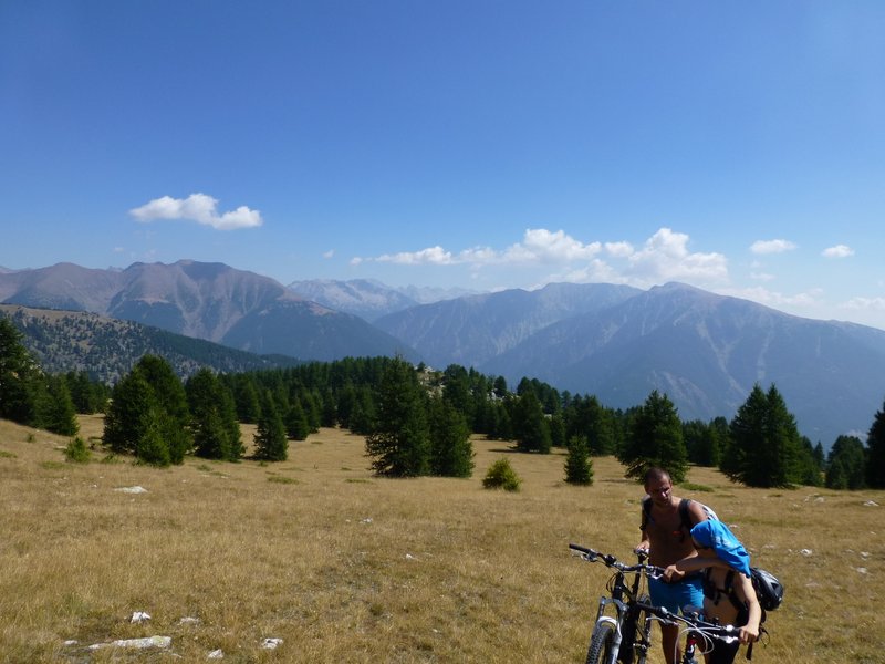 Panorama sur le Mercantour : Le panorama commence à s'ouvrir