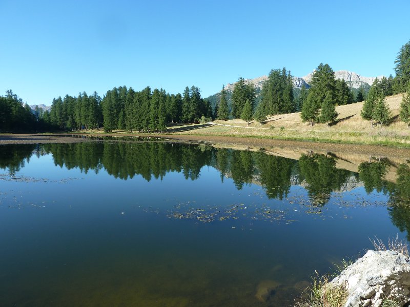 Lac de Roue : du calme avant la raide descente du Bois de Randon