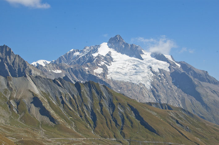 Tête N des Fours : Dans la traversée vers le lac de Mya, vue panoramique sur l'aiguille des Glaciers