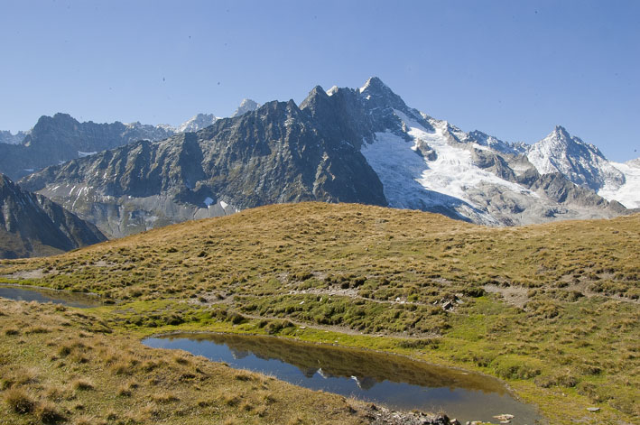 Val ferret : Reflets du Mont Dolent dans les gouilles de la Dotse