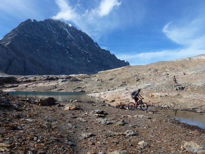 Lötschenpass : Arrivée au col sous la face E du Balmhorn