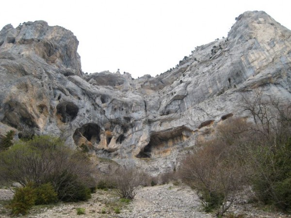 Sous les falaises