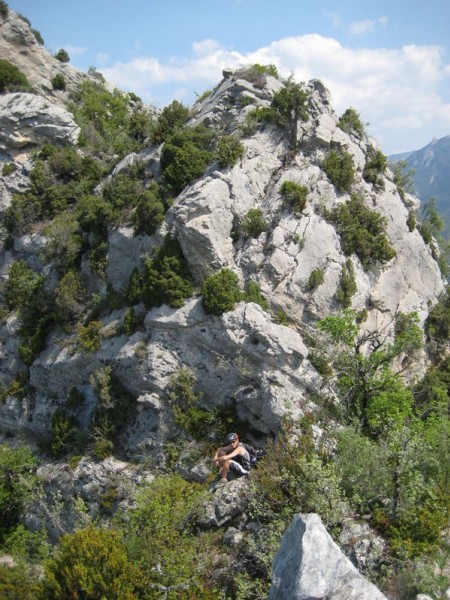 Pas de Sagatte : Leced admire le paysage.