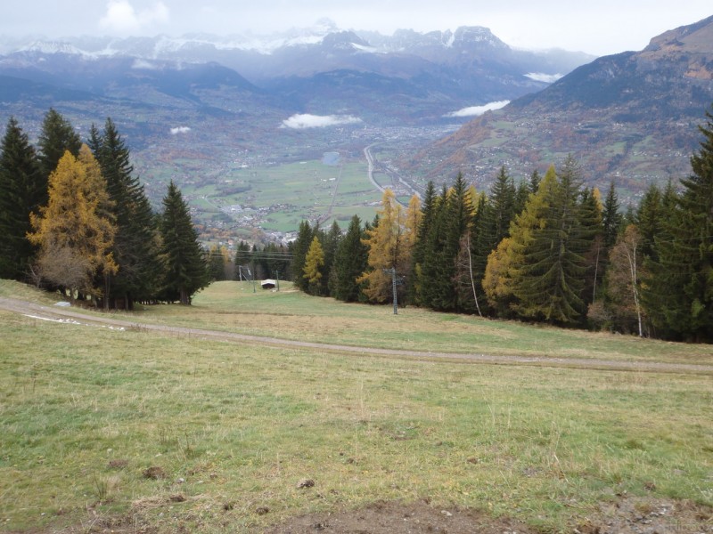 #4 Chalets des Anglais : Vue sur la vallée de l Chalets des Anglais : Vue sur la vallée de l'Arve sous la pluie.