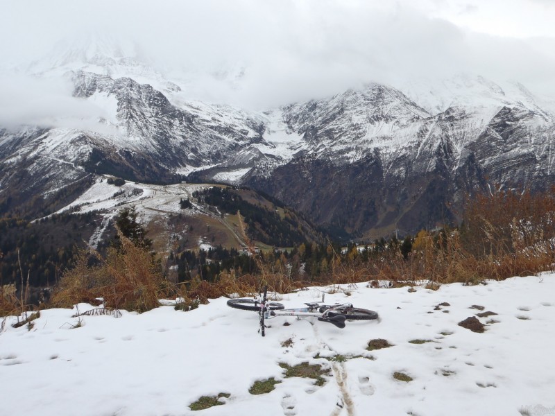 #6 Refuge du Prarion : En bas, le col de Voza. Refuge du Prarion : En bas, le col de Voza.
