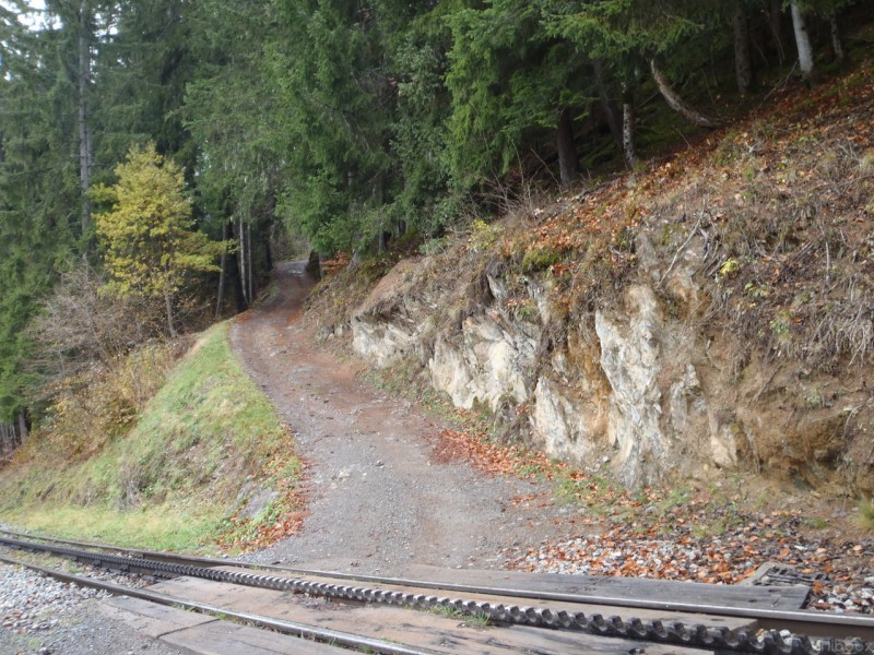#3 Le Trembley : Pour franchir la crémaillère avec le VTT, il est plus sage de descendre du vélo ou tu risque de faire une jante. Le Trembley : Pour franchir la crémaillère avec le VTT, il est plus sage de descendre du vélo ou tu risque de faire une jante.