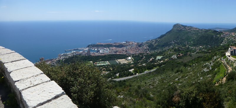 Météo parfaite ! : En montant au Mont Agel, vue sur la Pté de Monaco, la tête de Chien, la méditerranée...