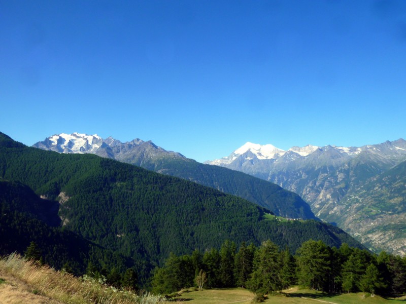 Sur la route : Les nuages viendront remplir ce beau ciel bleu