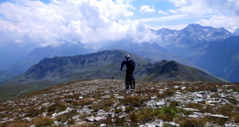 Spitzhorli : il fait trop froid pour rester longtemps au sommet, dommage. et le tour est long encore! Je descends.
