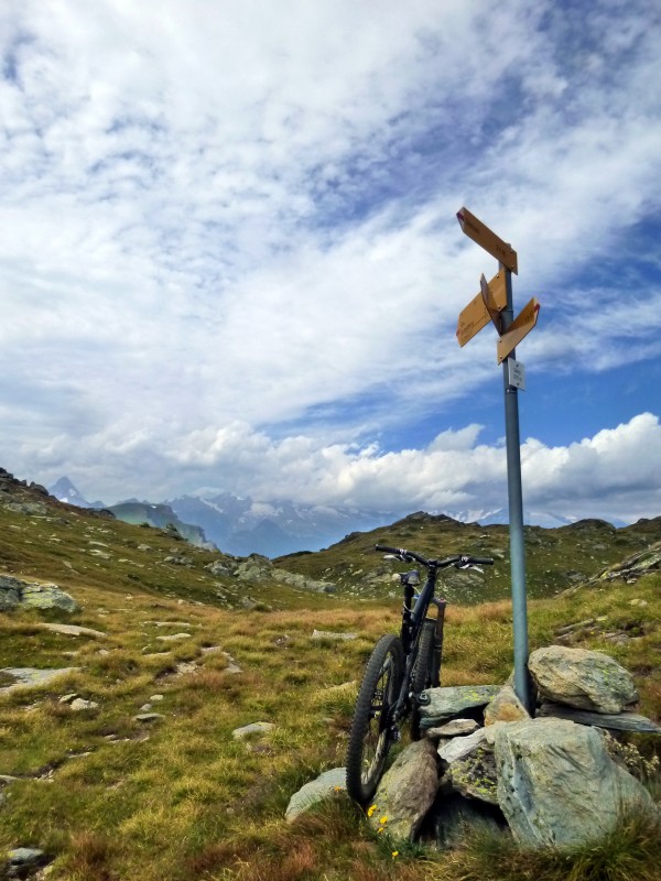 point 2149 : en peu de portage pour aller chercher la descente sur Obers Nesseltal