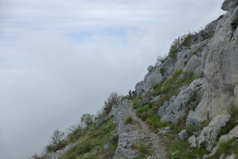 Sentiero degli alpini : Bientôt la fin de la montée et le passage sur l'adret du Monte Torrage nettement moins expo