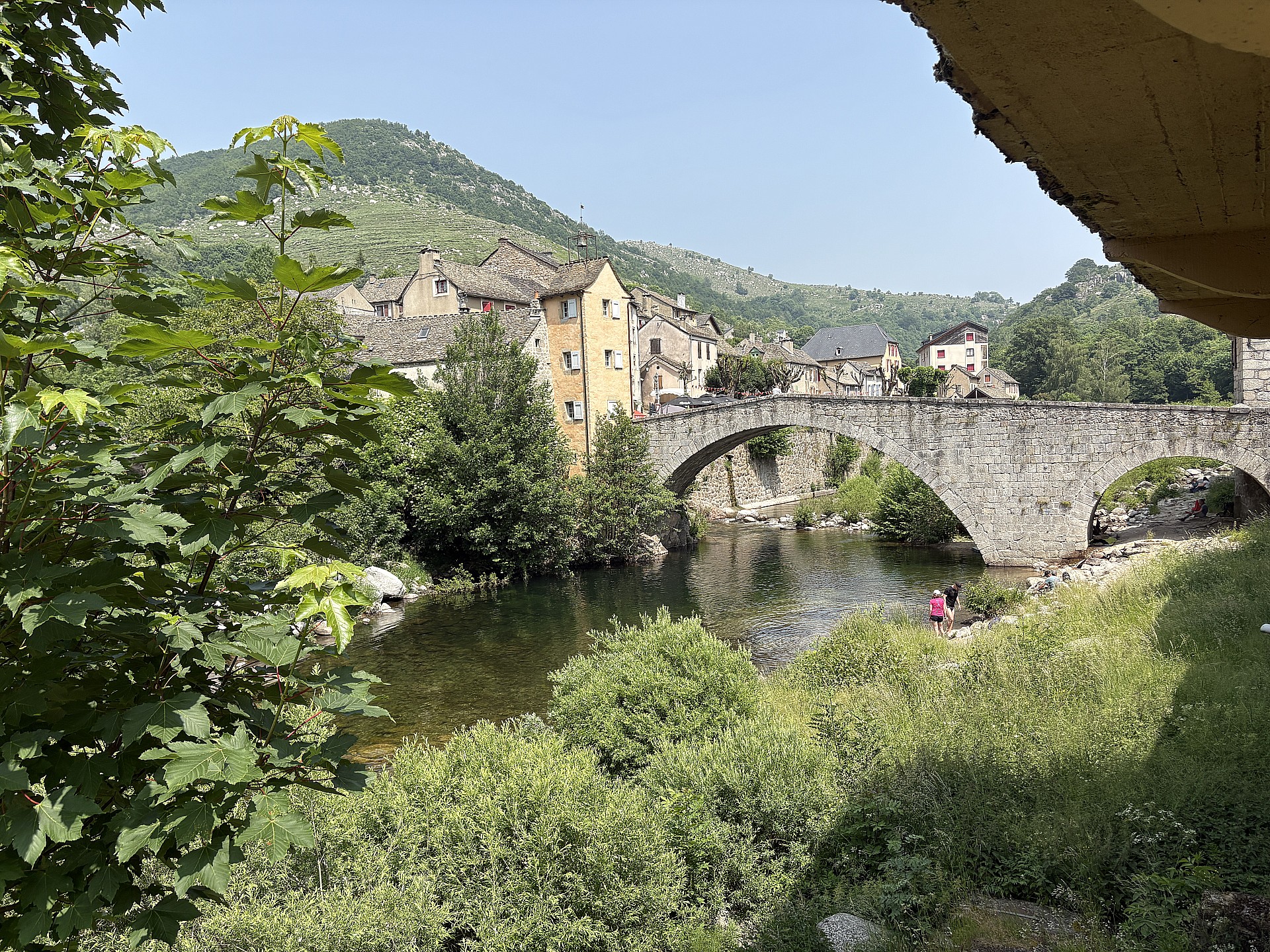 Le Pont de Montvert au bord du Tarn.